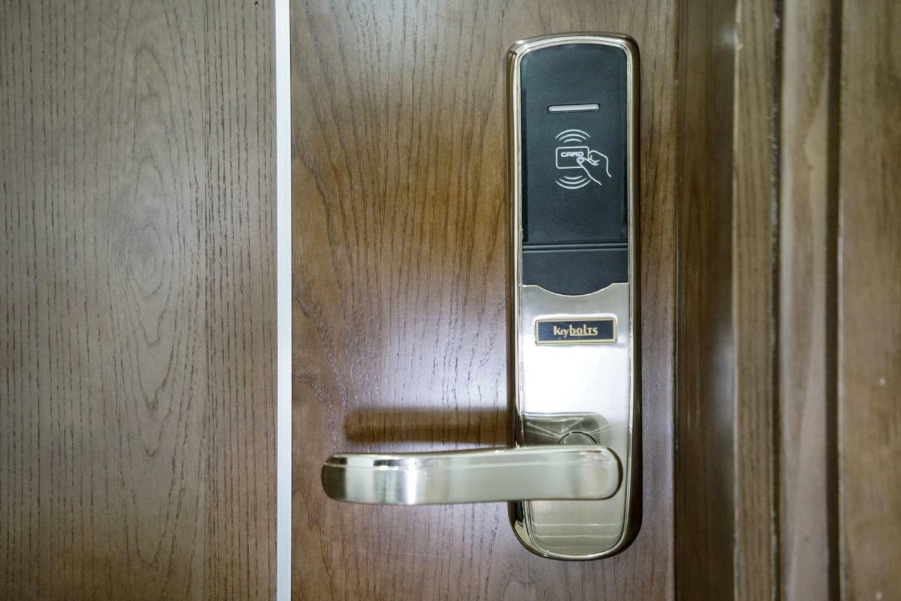 Lex Hotel Ha Long Bagian luar foto